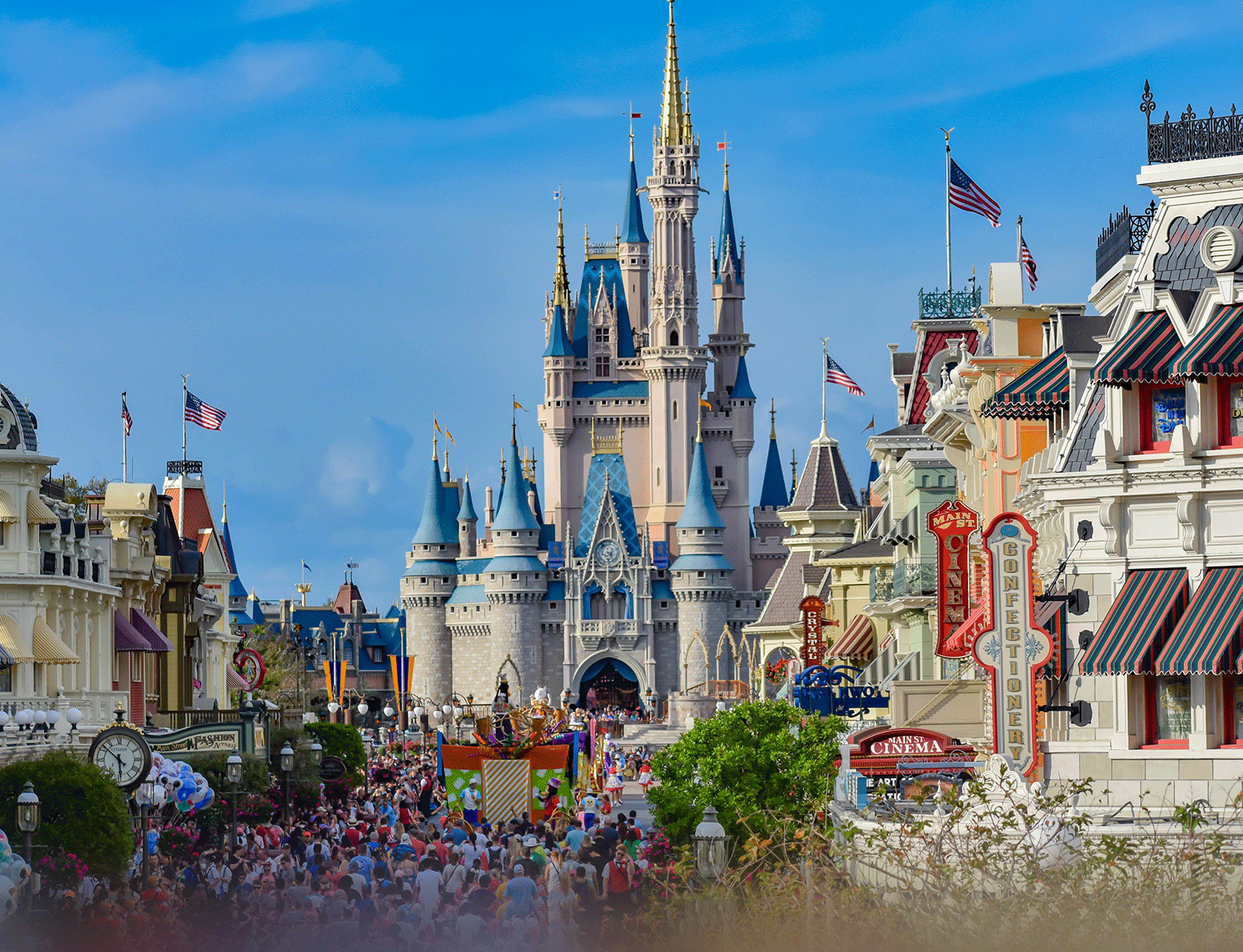 Speech bubbles pop up on a photo of Disney World, saying it smells like popcorn, candy, and royalty.