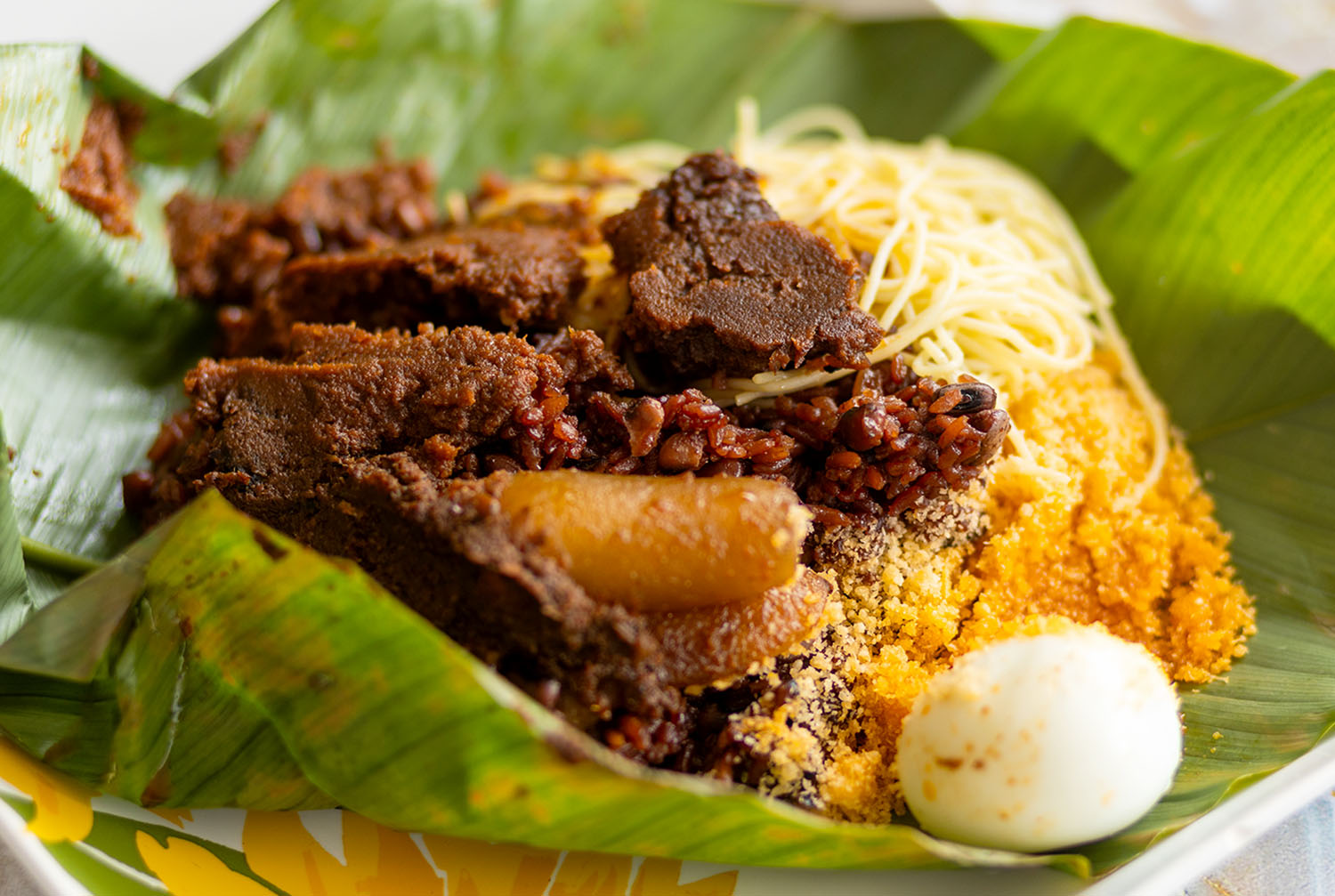 Meat, red beans and other ingredients are on a bed of lettuce.