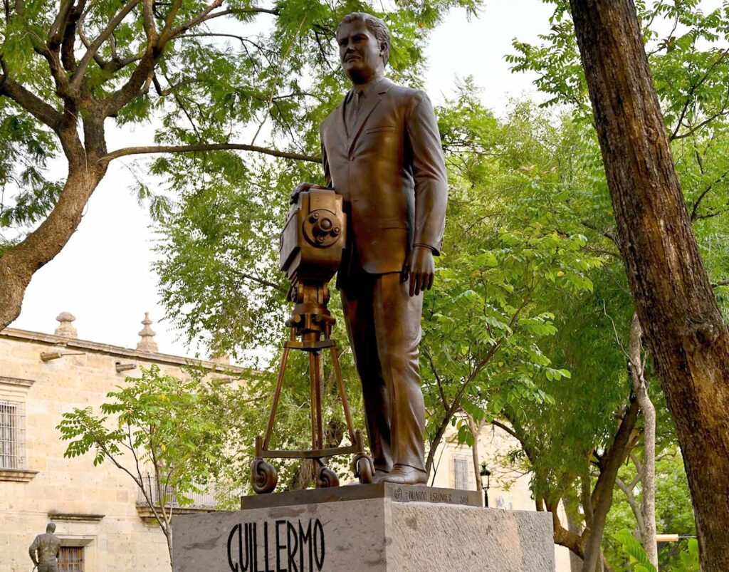 A statue of Mexican inventor Guillermo González Camarena with a television camera on a pedestal