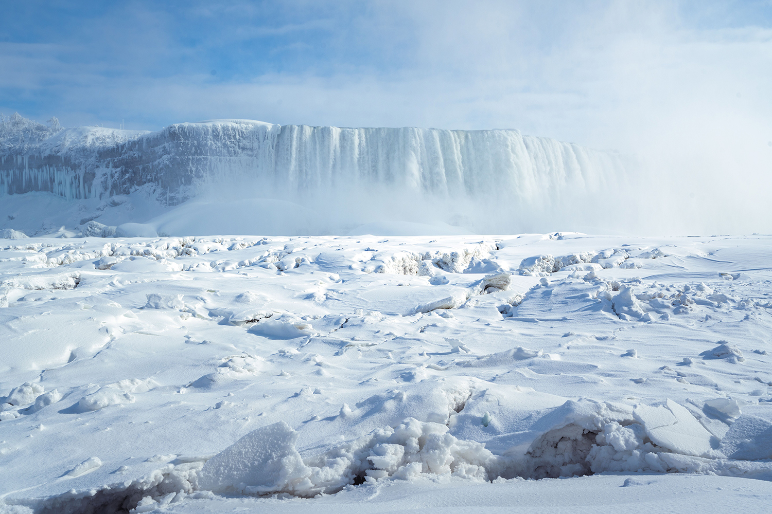 The frozen Niagara falls